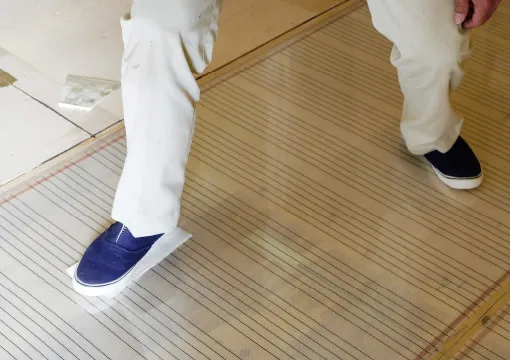 ヒーターの貼り付け