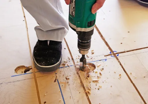 配線用の穴加工